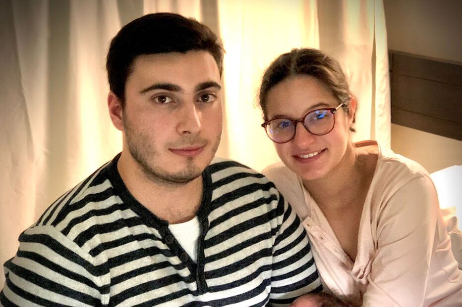 Lara nasceu às 7h09, com 3,230 kg. É filha de Ana Coutinho e Bruno Portela 