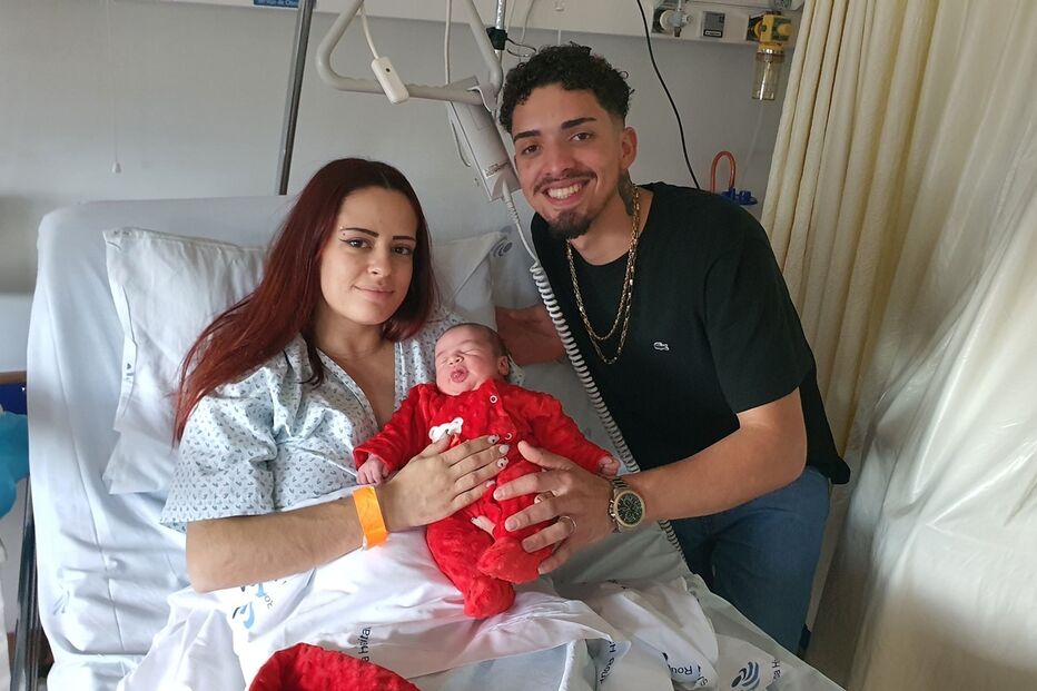 Ayla Santos nasceu com 3,700 kg, à 01h00, e é o primeiro filho de Diana Rodrigues e Wynde Santos