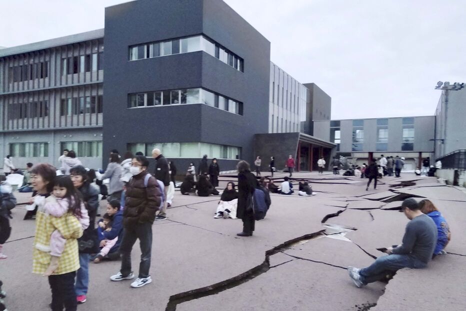 Novo balanço aponta para pelo menos 30 mortos no sismo do Japão