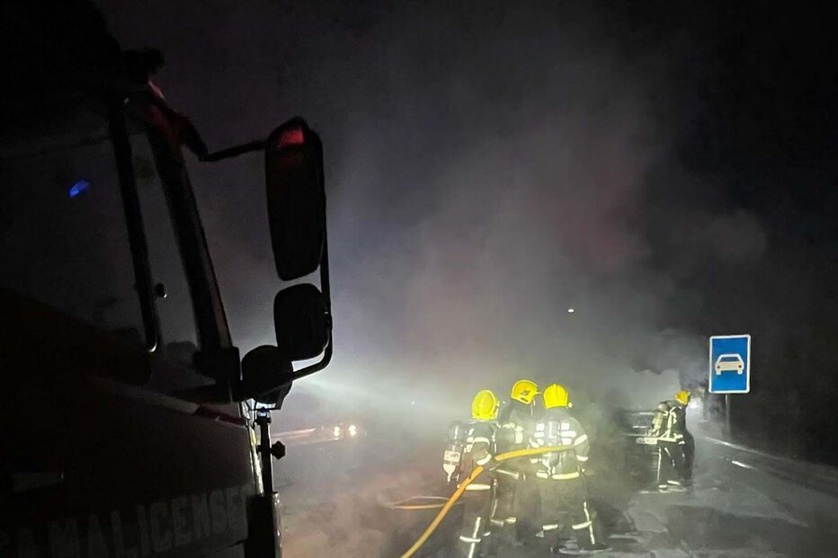 Carro incendeia-se na Variante Nascente de Famalicão