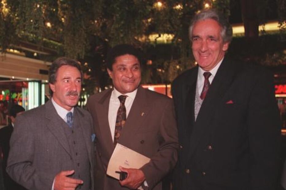 Eusébio na apresentação da candidatura ao Euro 2004