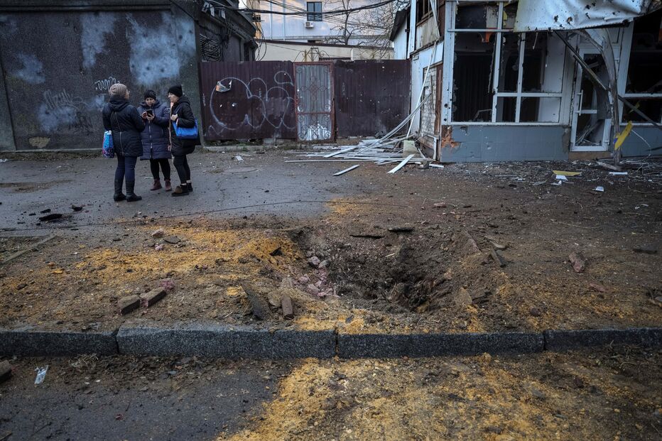 Rasto de destruição após ataque em Kherson, na Ucrânia