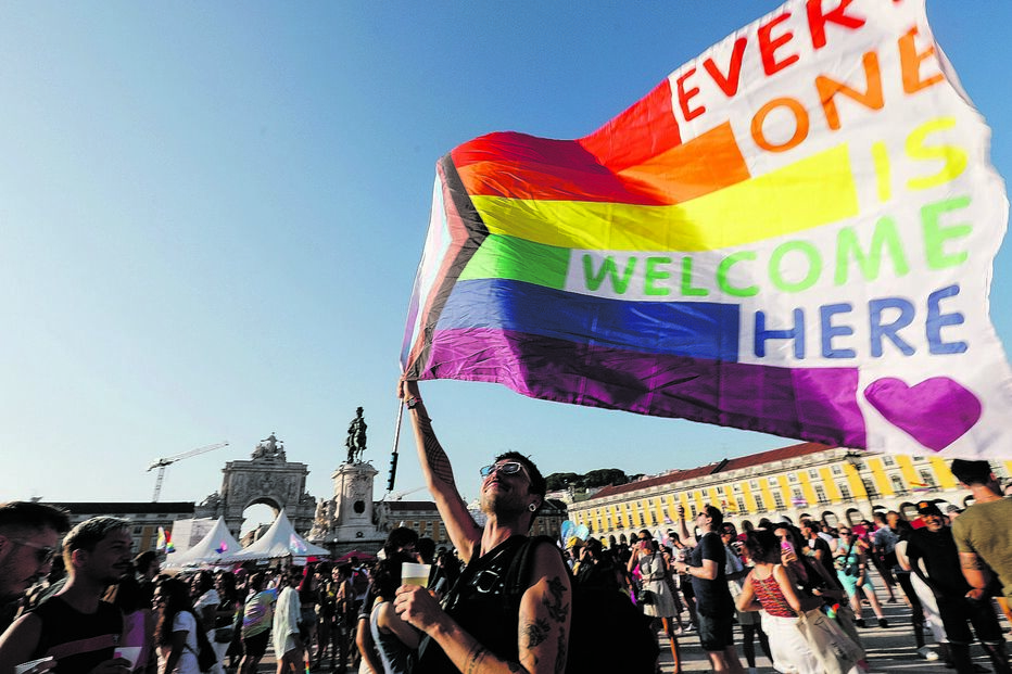 Mulheres e homens podem escolher nome neutro