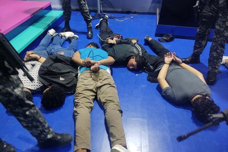 Estação de televisão equatoriana TC, em Guayaquil foi invadida por um grupo de homens encapuçados e armados