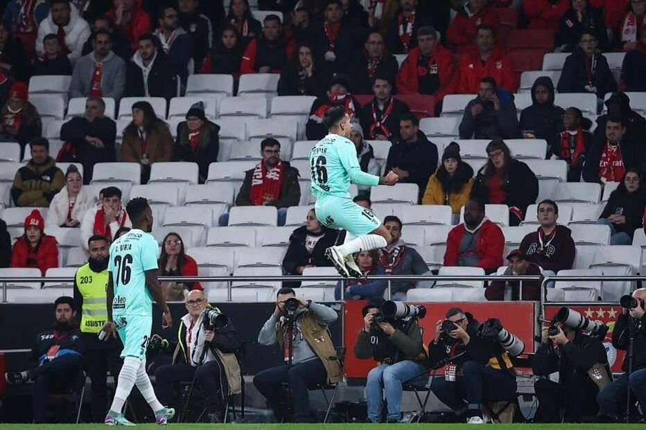 Zalazar festeja golo frente ao Benfica
