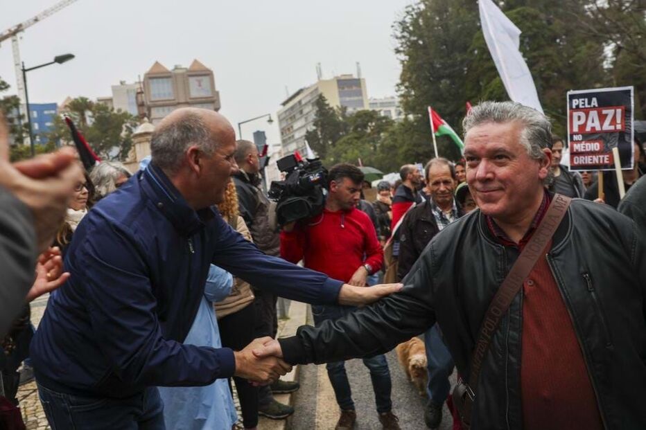  Milhares de pessoas exigem em Lisboa fim do 