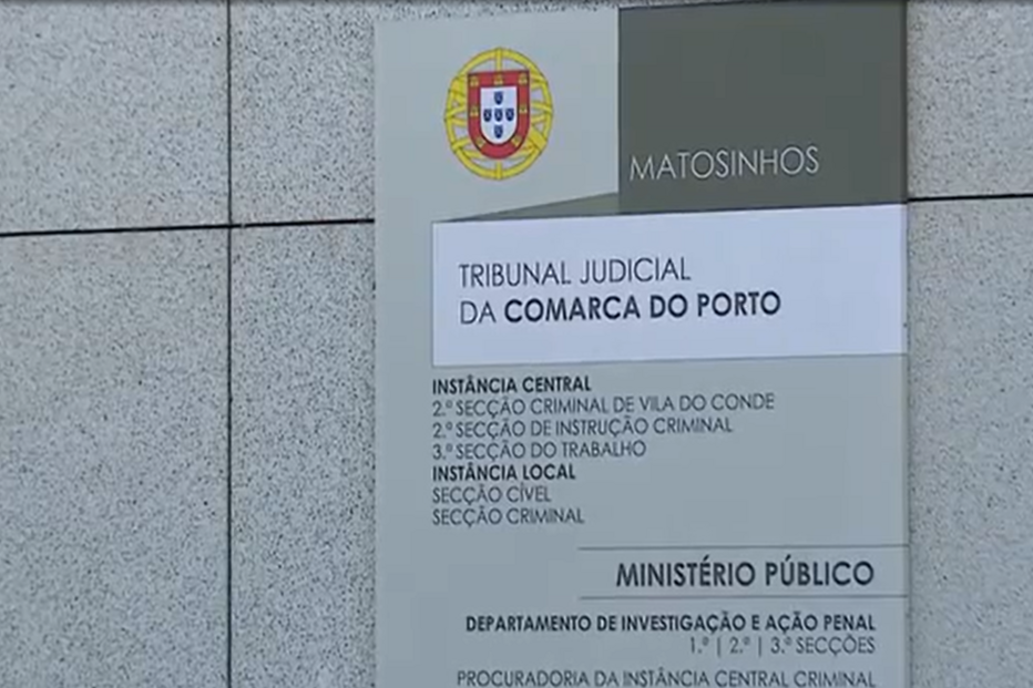 Jovem raptado e fechado na mala de carro para dar dinheiro a assaltantes