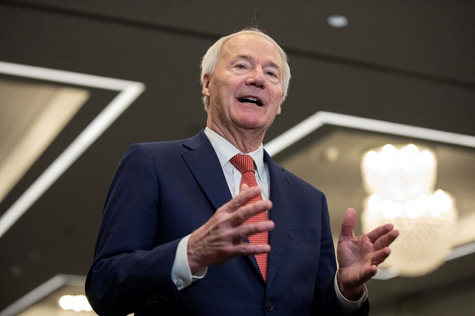  Asa Hutchinson