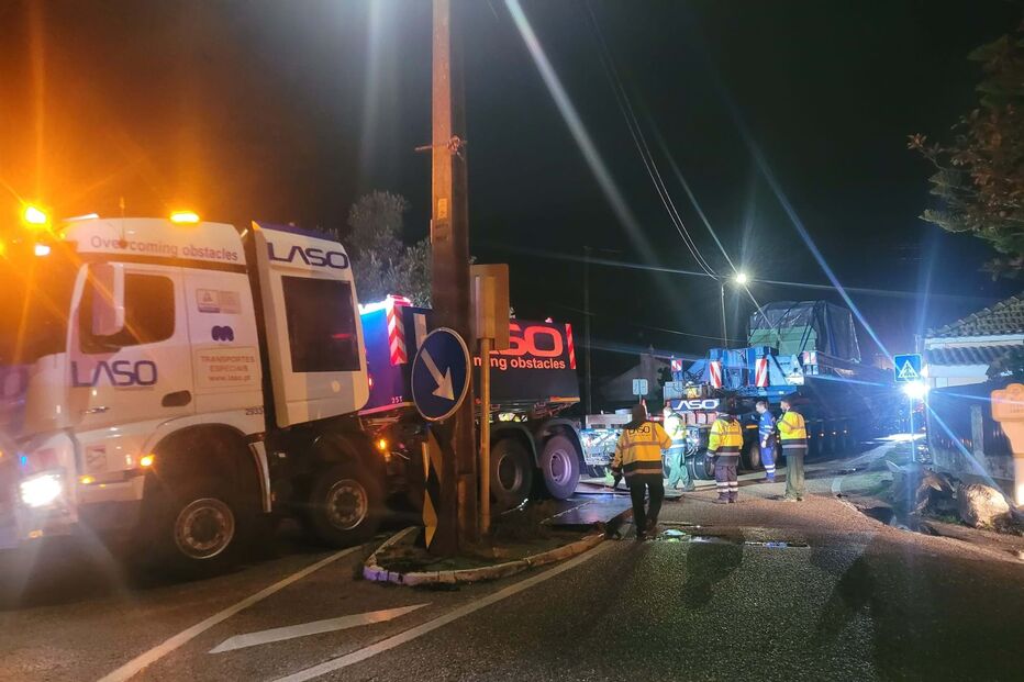 Transporte de 72 metros passa por várias localidades portuguesas rumo ao Porto de Setúbal