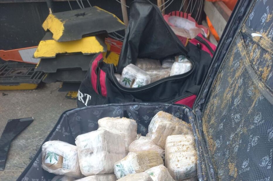 Malas na berma de autoestrada no Algarve