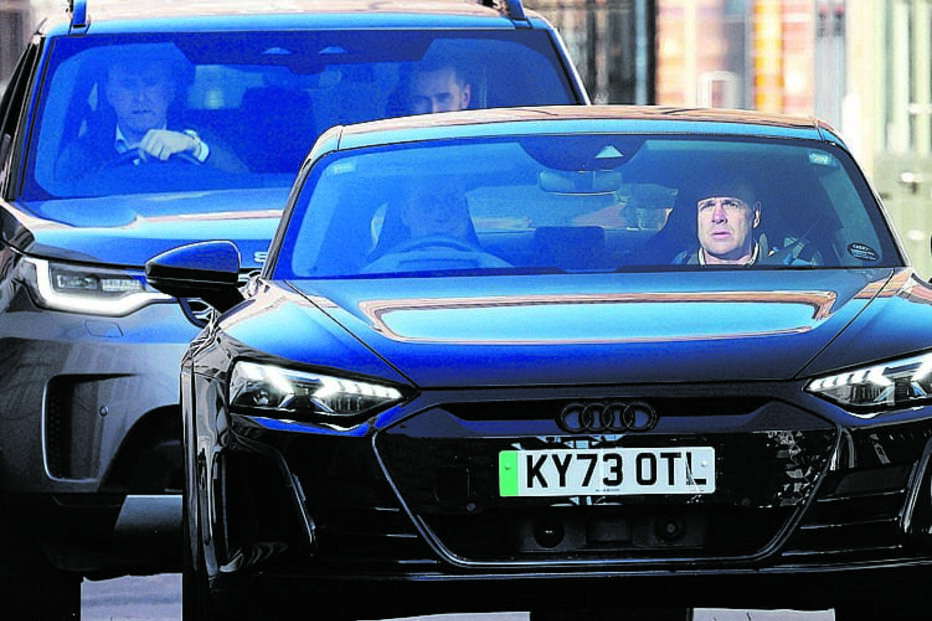 Príncipe William  mostra-se triste na visita a Kate Middleton