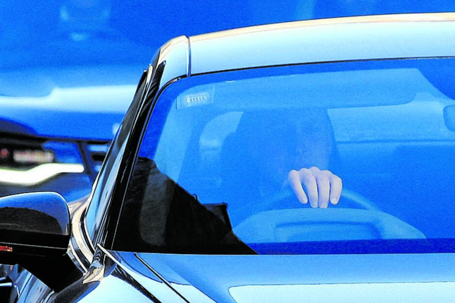 Príncipe William  mostra-se triste na visita a Kate Middleton