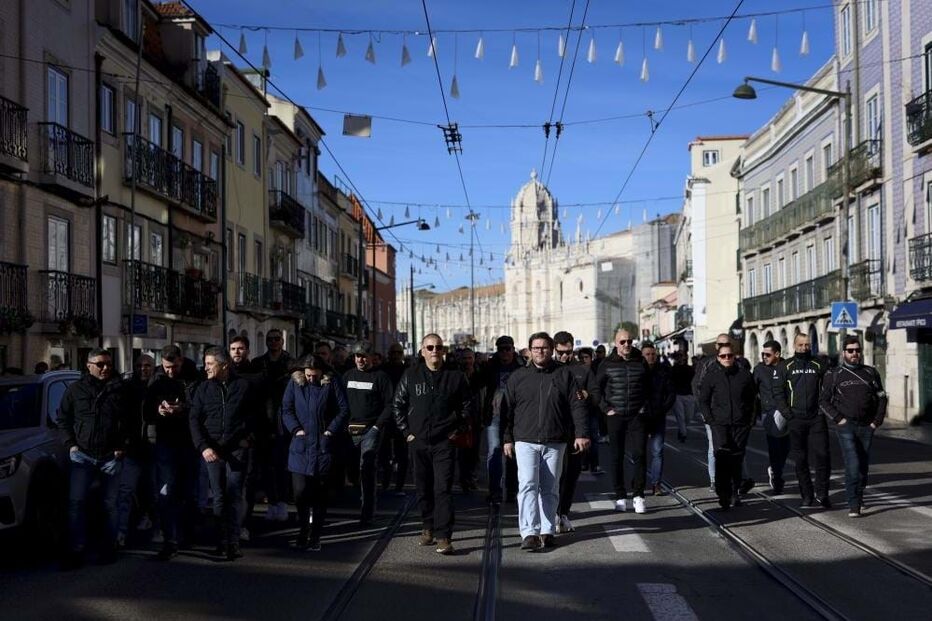 Protesto das forças de segurança junta centenas diante do Palácio de Belém