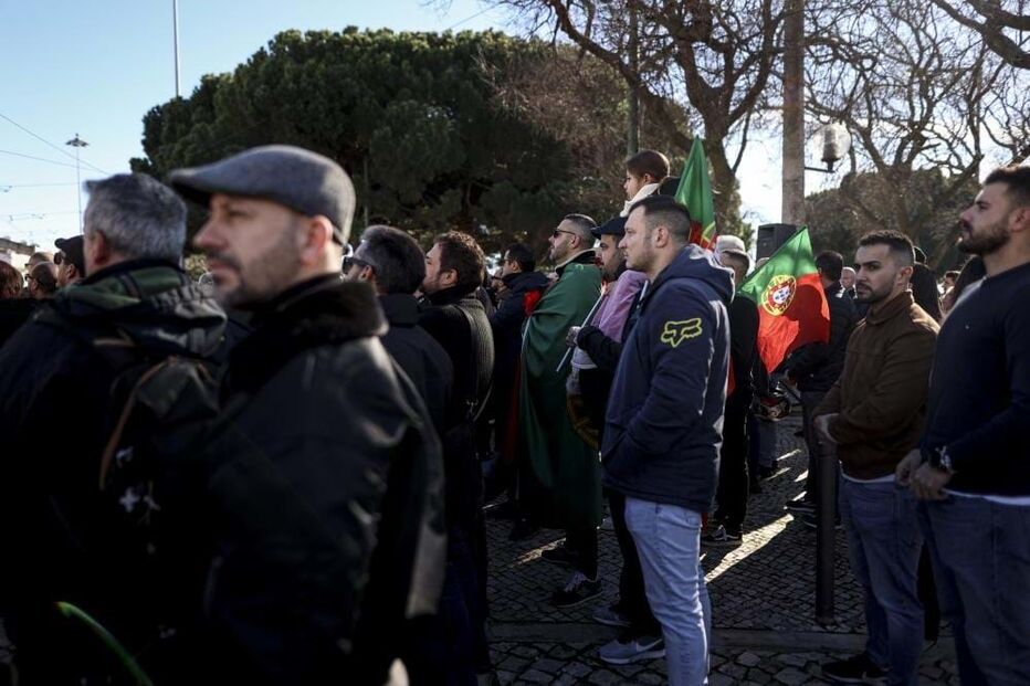 Protesto das forças de segurança junta centenas diante do Palácio de Belém