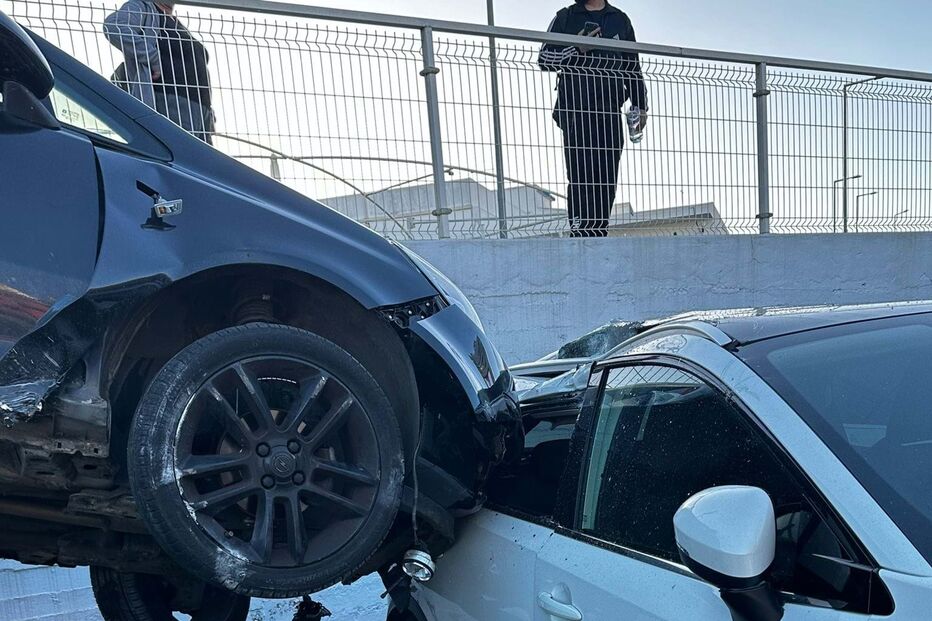 Carro despista-se para stand em Portimão