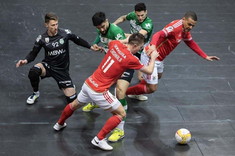 Jogo entre Sporting e Benfica em futsal