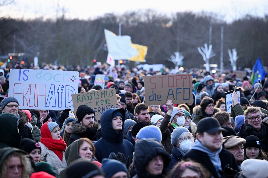 2024-01-24_08_18_43 2024-01-21T160115Z_633455391_RC2EM5A8BROW_RTRMADP_3_GERMANY-POLITICS-FAR-RIGHT-PROTEST.JPG