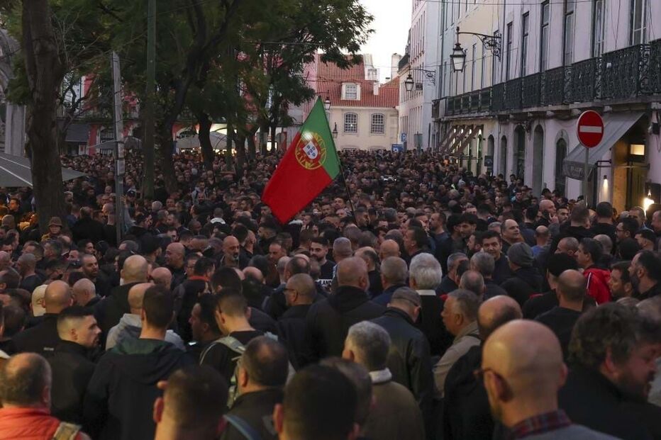 Milhares de polícias nas ruas de Lisboa exigem suplemento de risco