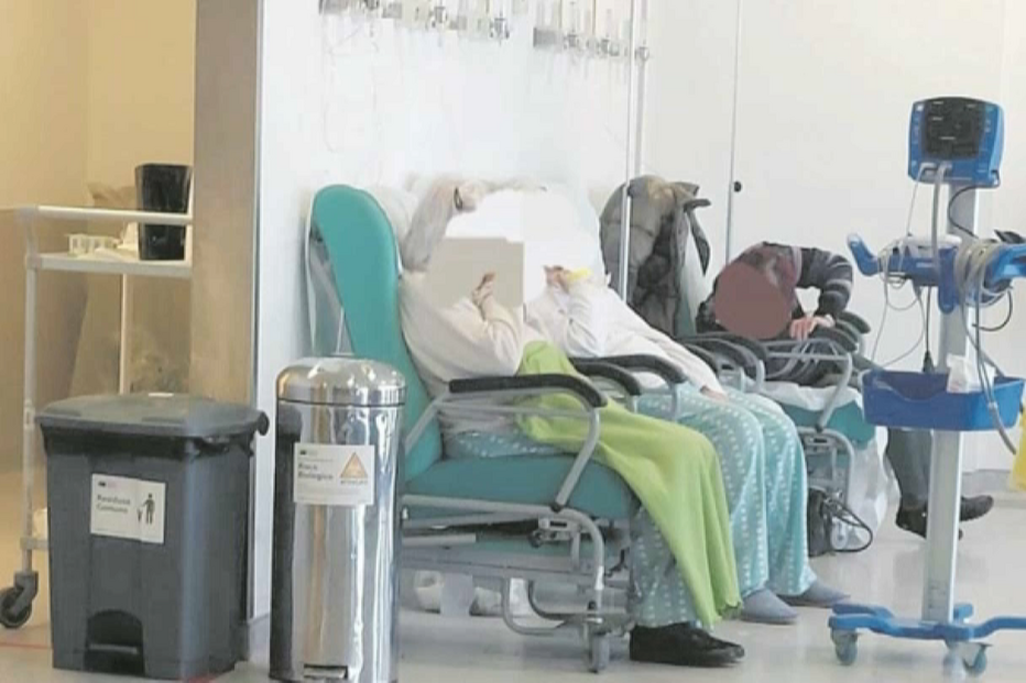 Idosa fica três dias num cadeirão das urgências à espera de vaga