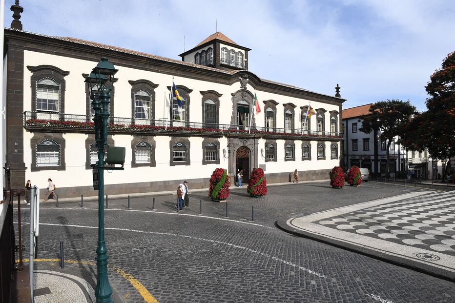 Imagem 1ª caixa Câmara do Funchal 50140800.jpg (20203984) (Milenium)