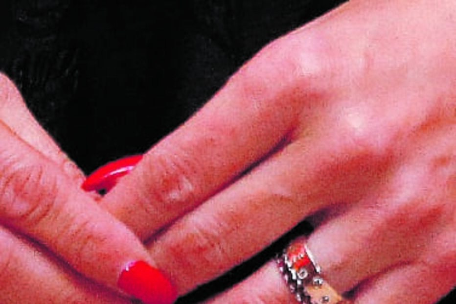 Cristina Ferreira com aliança na mão esquerda