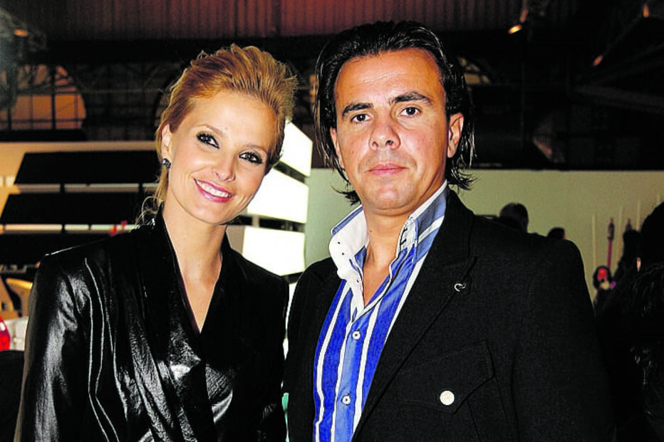 Cristina Ferreira e António Casinhas com aliança na mão esquerda