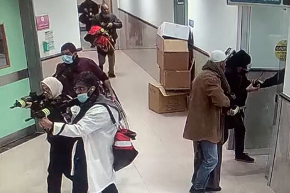 Militares israelitas disfarçados durante  o ataque