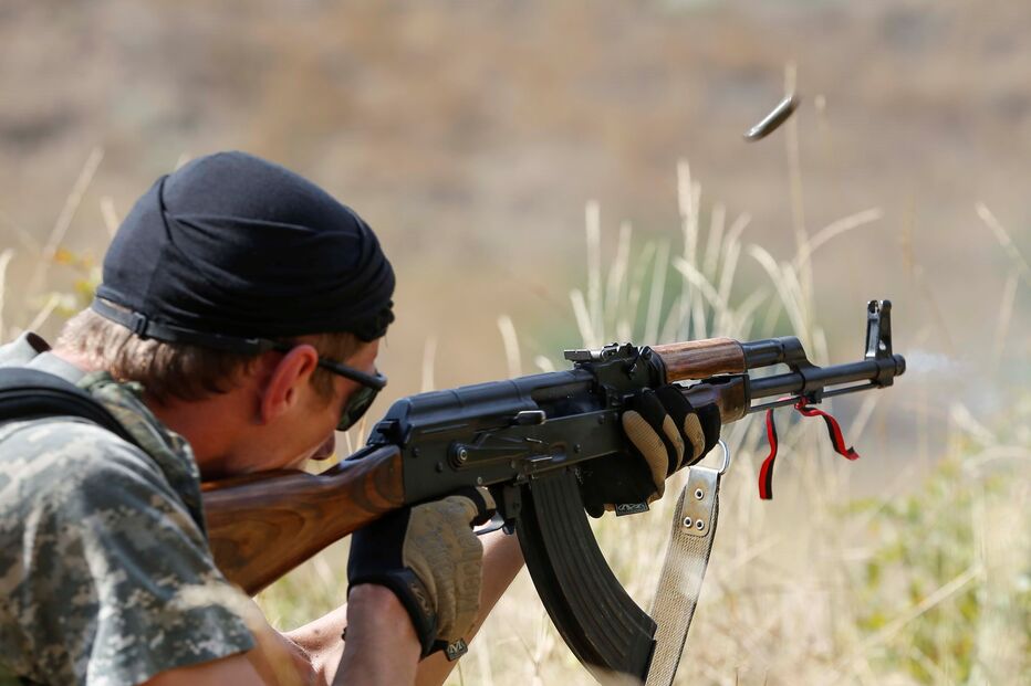 Soldado a combater pela Ucrânia (Imagem de arquivo)