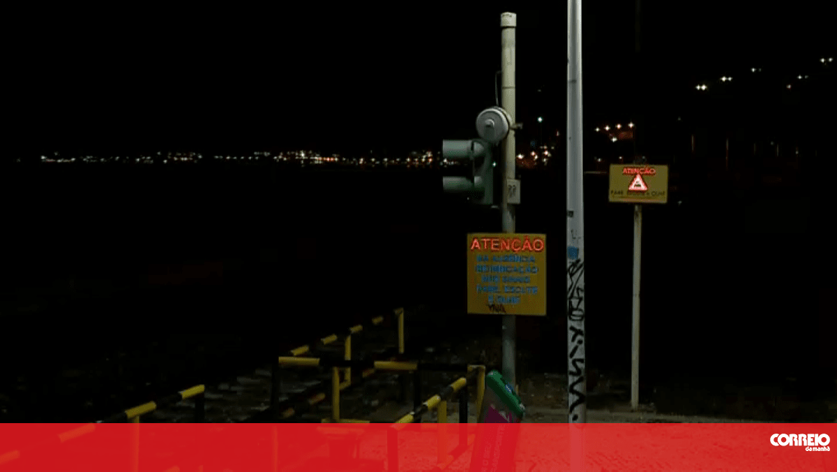 Mulher de 28 anos morre atropelada por comboio na estação de Cruz Quebrada