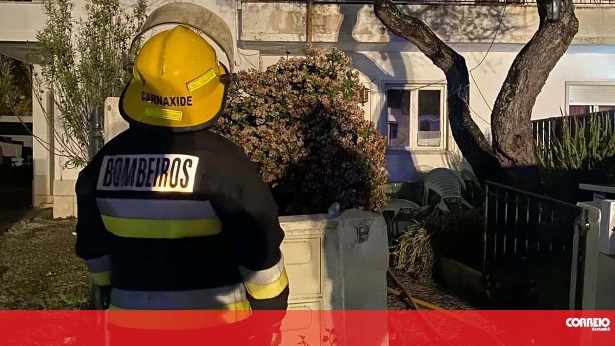 Homem morre em incêndio dentro de casa em Carnaxide