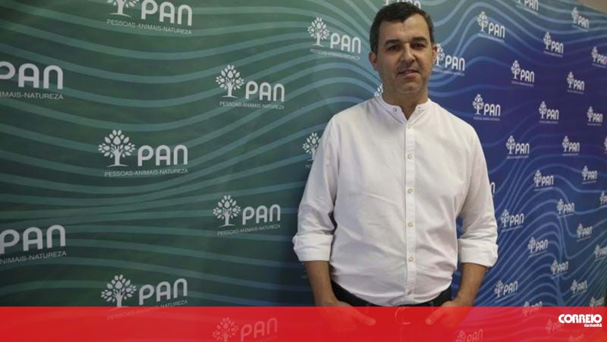 Ex-líder anuncia saída do PAN alegando que o partido "perdeu a coluna vertebral"