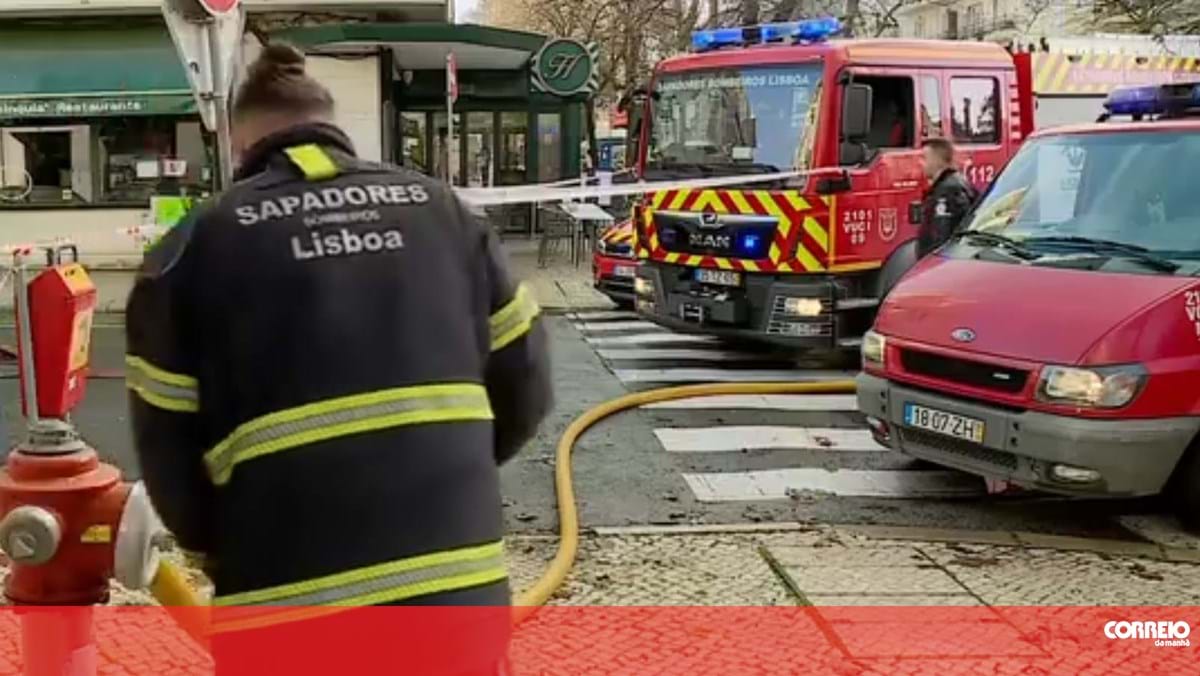 Incêndio deflagra em cozinha num restaurante em Alvalade