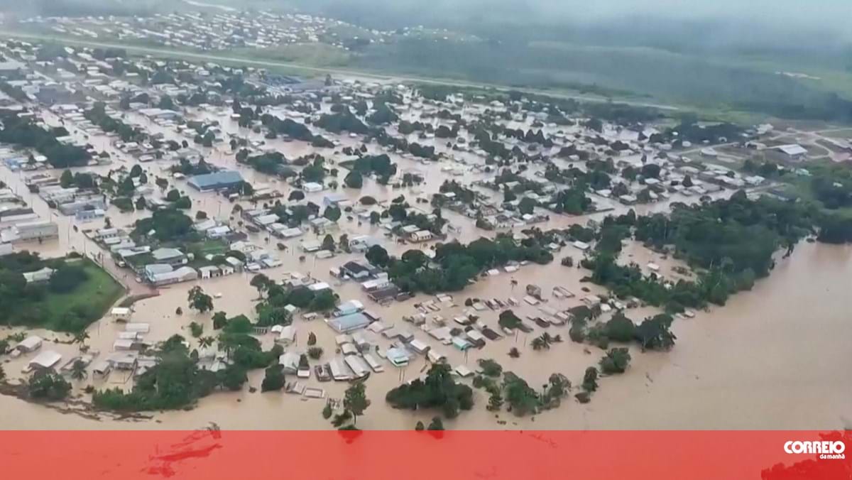 Chuva torrencial transforma ruas em autênticos rios na Amazónia peruana