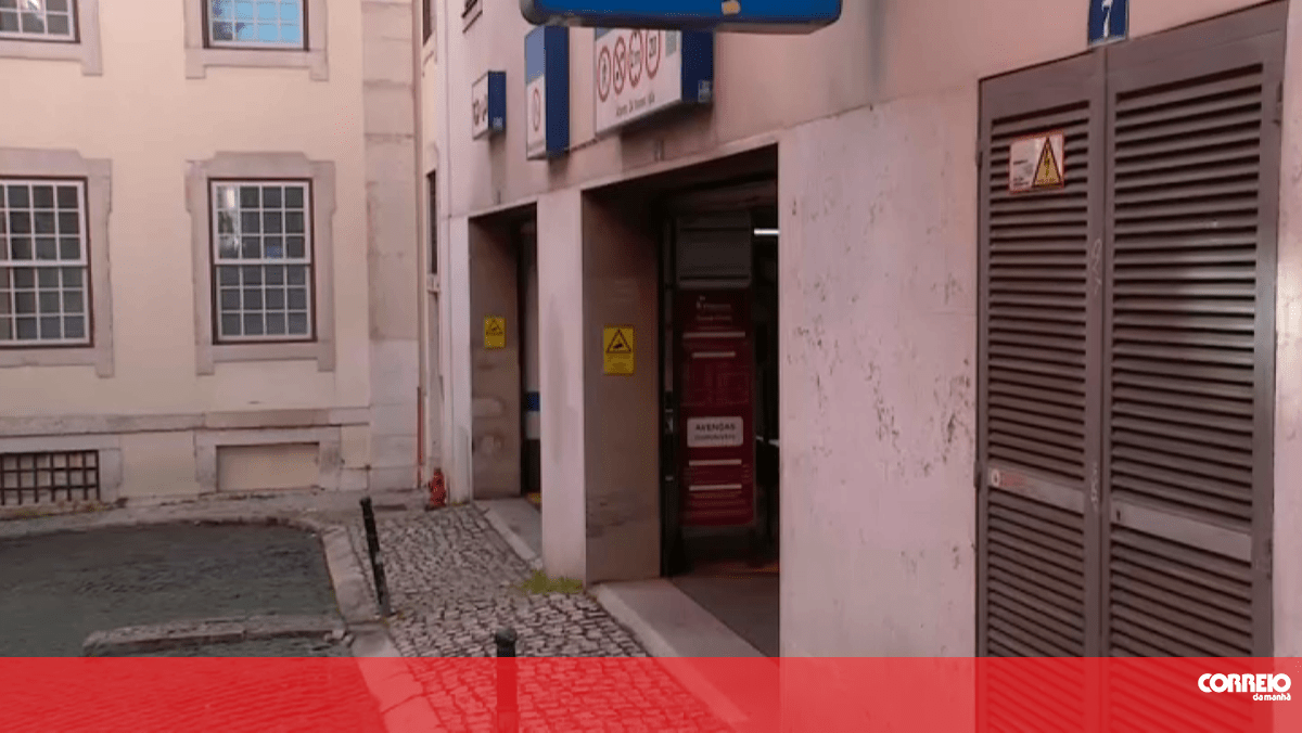 Quatro encapuzados roubam caixa multibanco em estacionamento e colocam-se em fuga em Lisboa