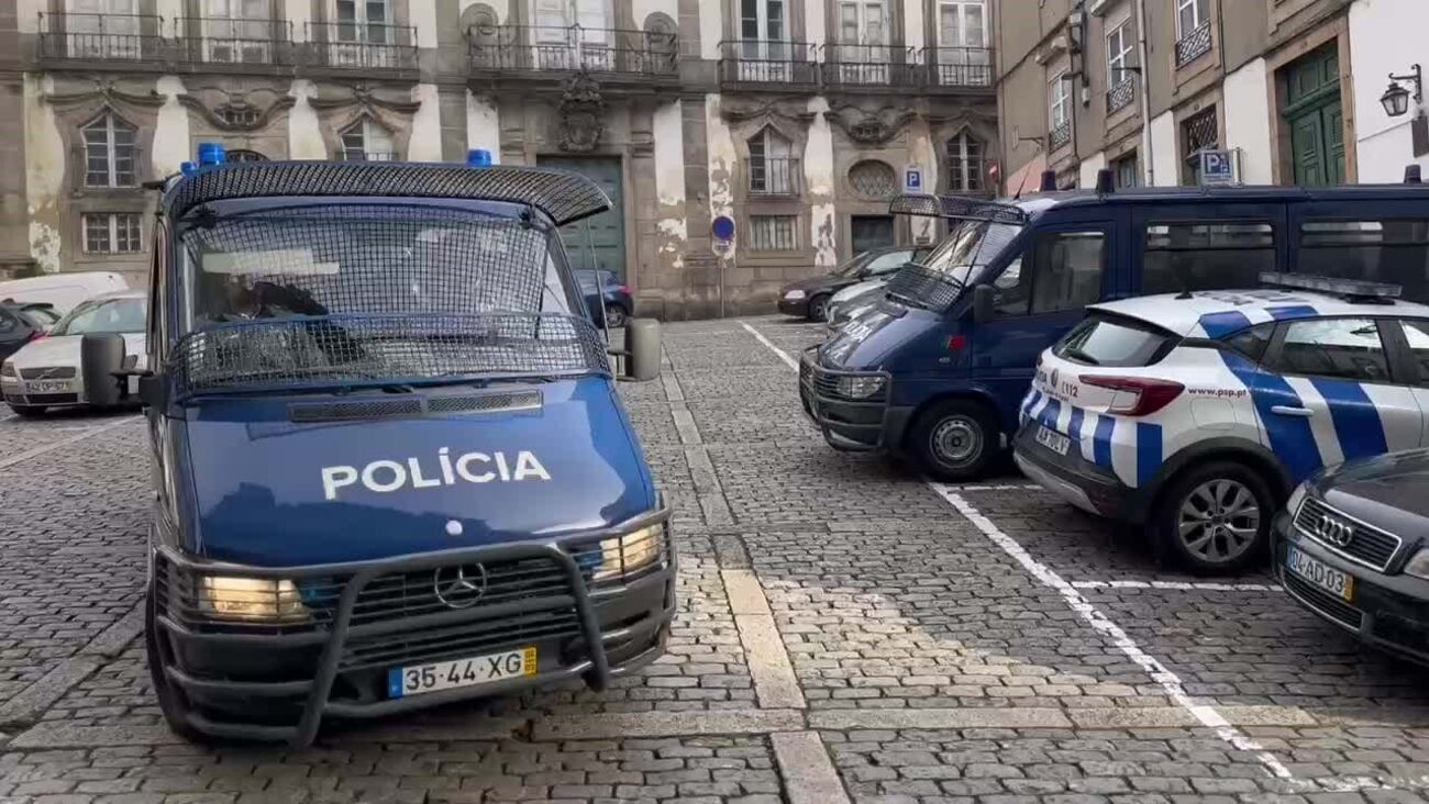 Forte aparato policial chega ao tribunal para a segunda sessão do julgamento pela morte de Igor Silva