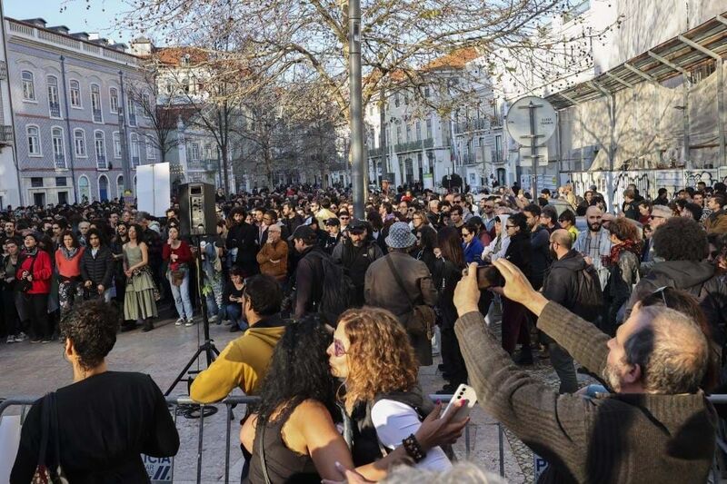 Centenas de pessoas enchem Intendente em arraial contra o racismo e xenofobia