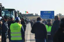 Protesto dos agricultores corta A25 na Guarda