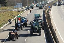 Protesto dos agricultores corta A25 na Guarda