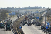 Protesto dos agricultores corta A25 na Guarda