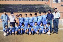 Cristiano Ronaldo (no canto inferior direito) começou a dar os primeiros passos no mundo do futebol no CF Andorinha, na Madeira