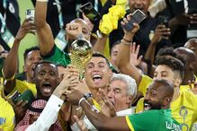 Ronaldo celebra a conquista do primeiro troféu ao serviço do Al Nassr