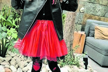 Estrela de rock foi o disfarce escolhido pela filha mais nova de Cláudia Borges, Carolina  