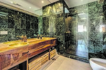 Alguns pormenores das divisões da luxuosa moradia de Kelly Bailey e Lourenço Ortigão