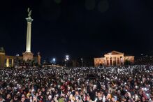 Dezenas de milhares de pessoas protestam contra governo de Viktor Orbán