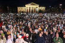Dezenas de milhares de pessoas protestam contra governo de Viktor Orbán