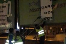 Pintam frase sobre colapso climático a outdoors de partidos