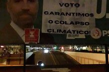 Pintam frase sobre colapso climático a outdoors de partidos