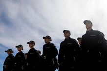 Alunos da Escola Prática de Policia treinam para ser futuros agentes da PSP