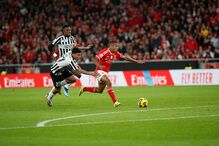 David Neres na fuga para o segundo golo do Benfica