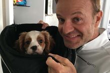 Rubens Barrichello com o cão